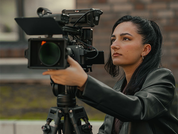 Hochzeitsvideografie, professionelle Videoproduktion, Eventvideos, Videodreh, Hochzeitsfilm, kreative Videodienste, Videoproduktion für Events, hochwertige Videos, Firmenvideos, maßgeschneiderte Videolösungen, Videoaufnahmen, moderne Ausrüstung, unvergessliche Erinnerungen, Videoproduktion für Hochzeiten.-